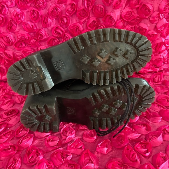 LEONA WOMEN'S VINTAGE SMOOTH LEATHER HEELED BOOTS - Picture 7 of 9